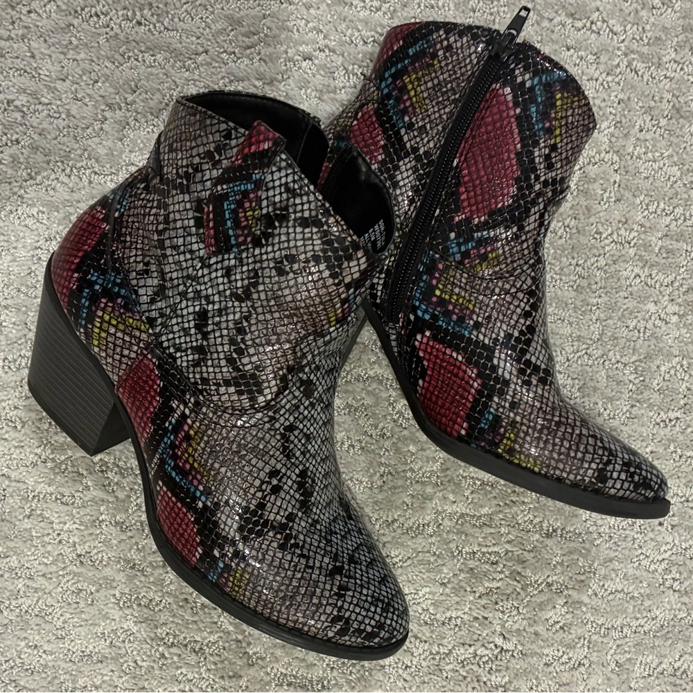 GUC Sugar Black and Red Ankle Boots with Chunky Heel
